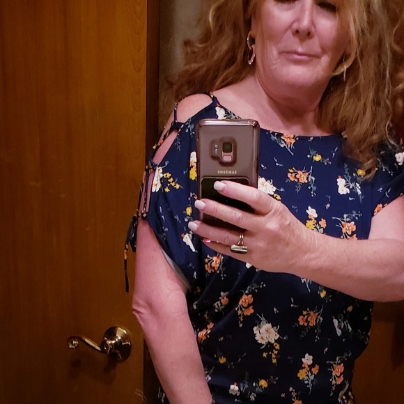 TRENDY TOP/1 - Picture 2 of 7